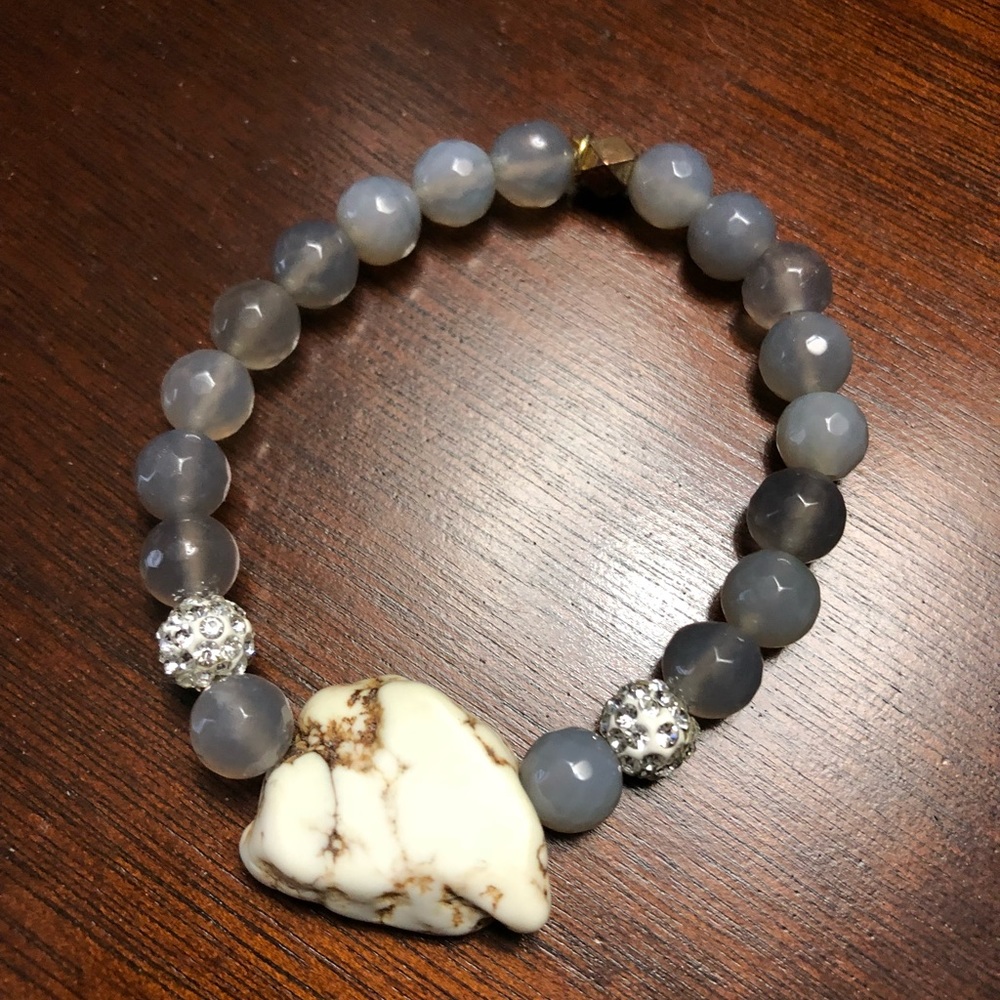 Bundle Of Two Stretch Bracelets - Picture 4 of 5